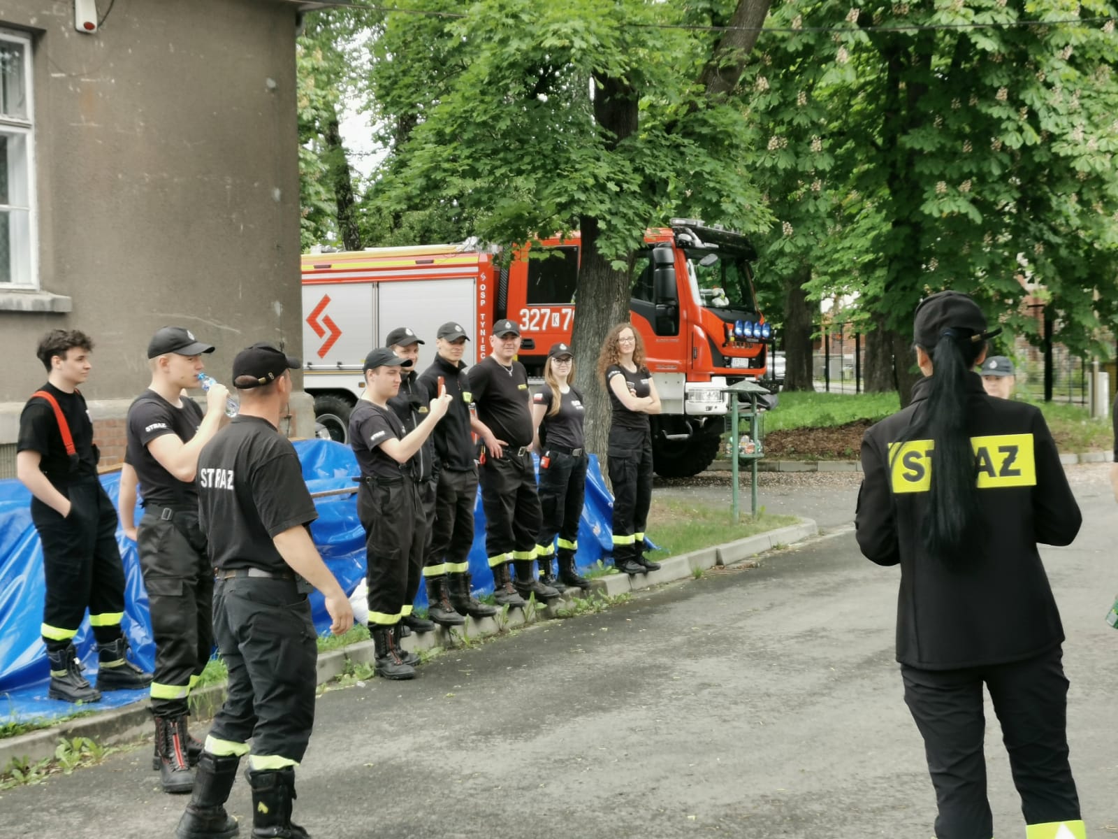 Strażacy szykują dodatkowe zabezpieczenie pompowe w Bieżanowie.