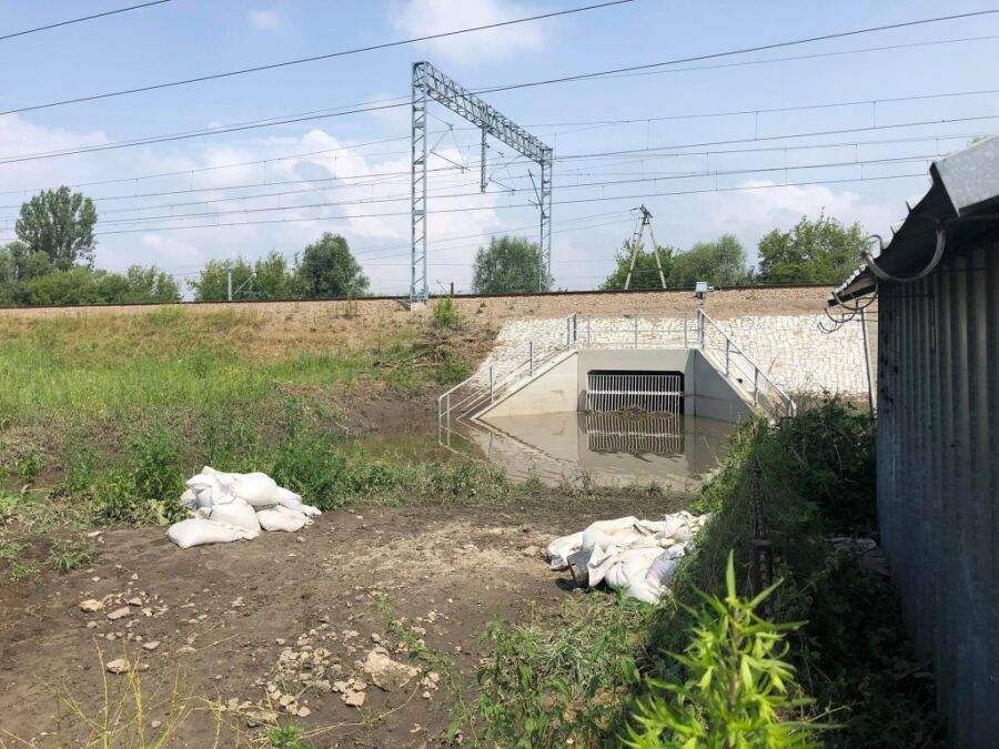 Przepust wodny pod torami kolejowymi przy ul. Udzieli zostanie udrożniony