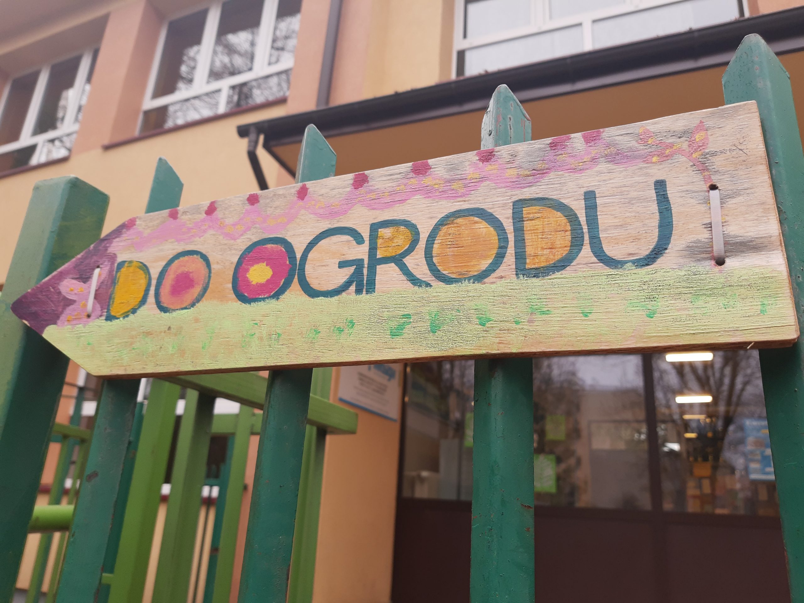 Mieszkańcy mają inicjatywę! A jednostka Klimat-Energia-Gospodarka Wodna zadanie do wykonania. Uczniowie Szkoły Podstawowej nr 39 przy ul. Jachowicza będą chwytali deszcz do nowego zbiornika retencyjnego